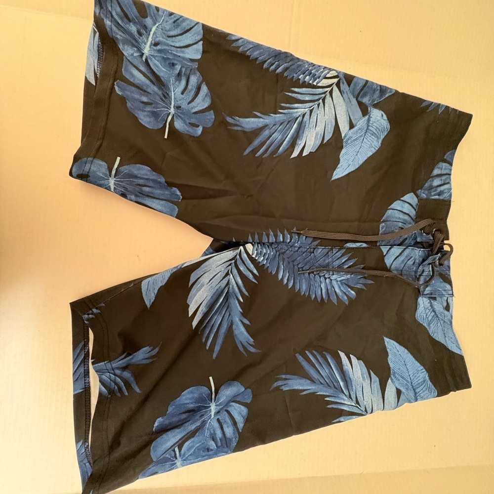 Mens Old Navy Board Shorts NWT 10” Size 32” Blue Leaf Print UPF